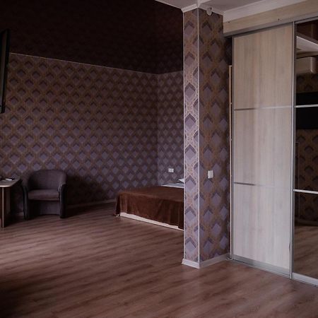 Hotel Butterfly Sadove Екстериор снимка