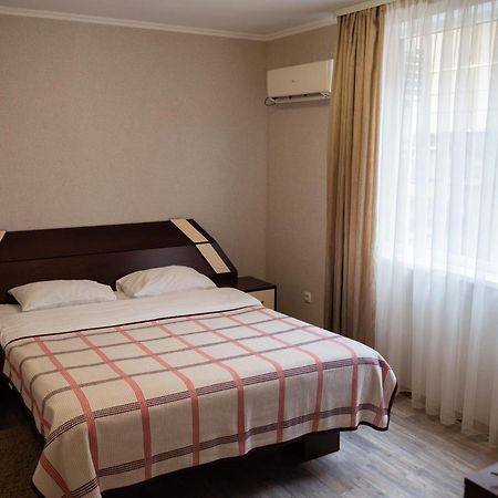 Hotel Butterfly Sadove Екстериор снимка