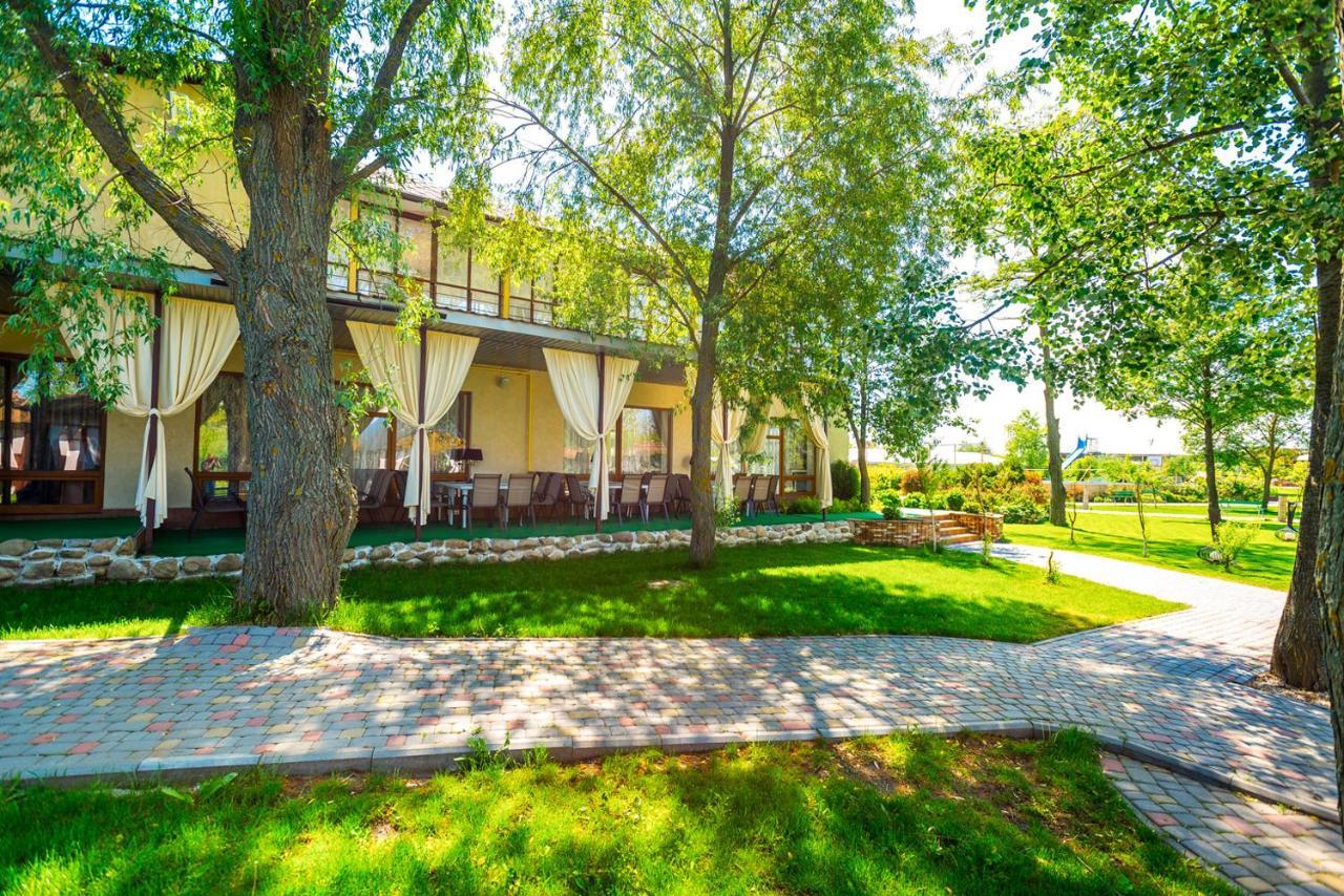 Hotel Butterfly Sadove Екстериор снимка