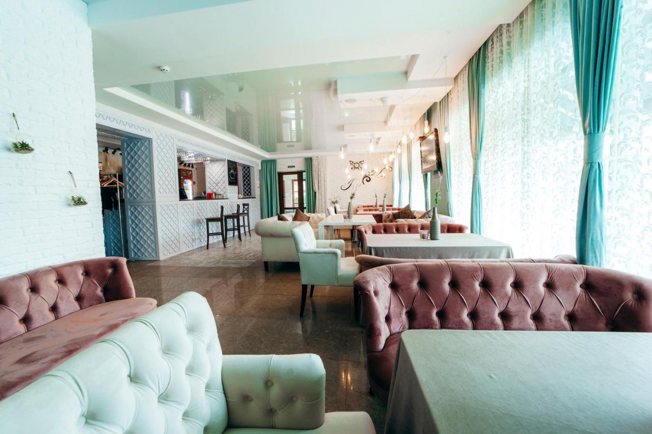 Hotel Butterfly Sadove Екстериор снимка