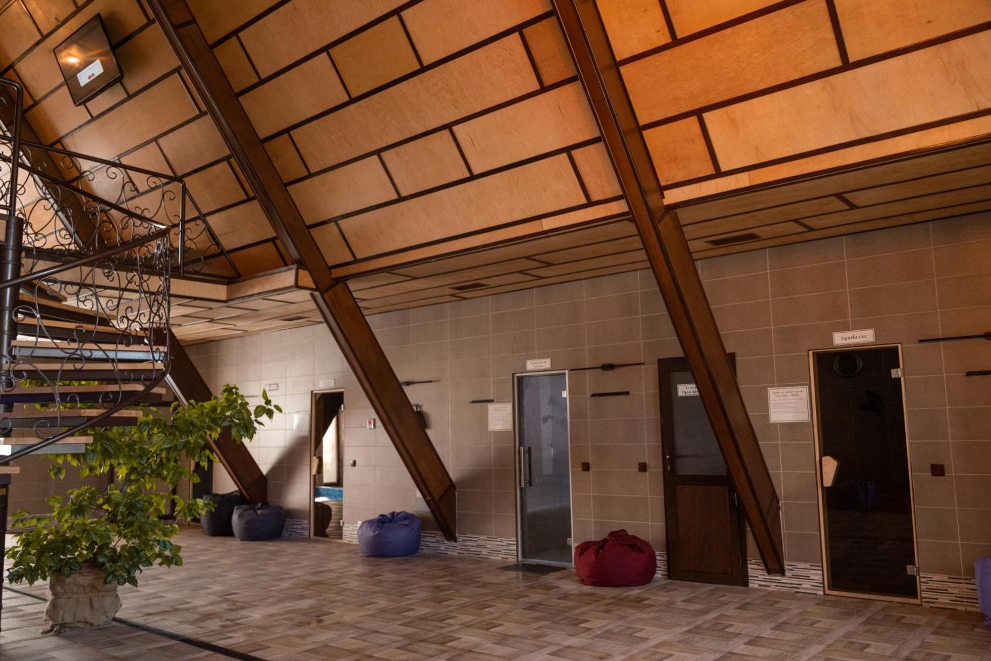 Hotel Butterfly Sadove Екстериор снимка