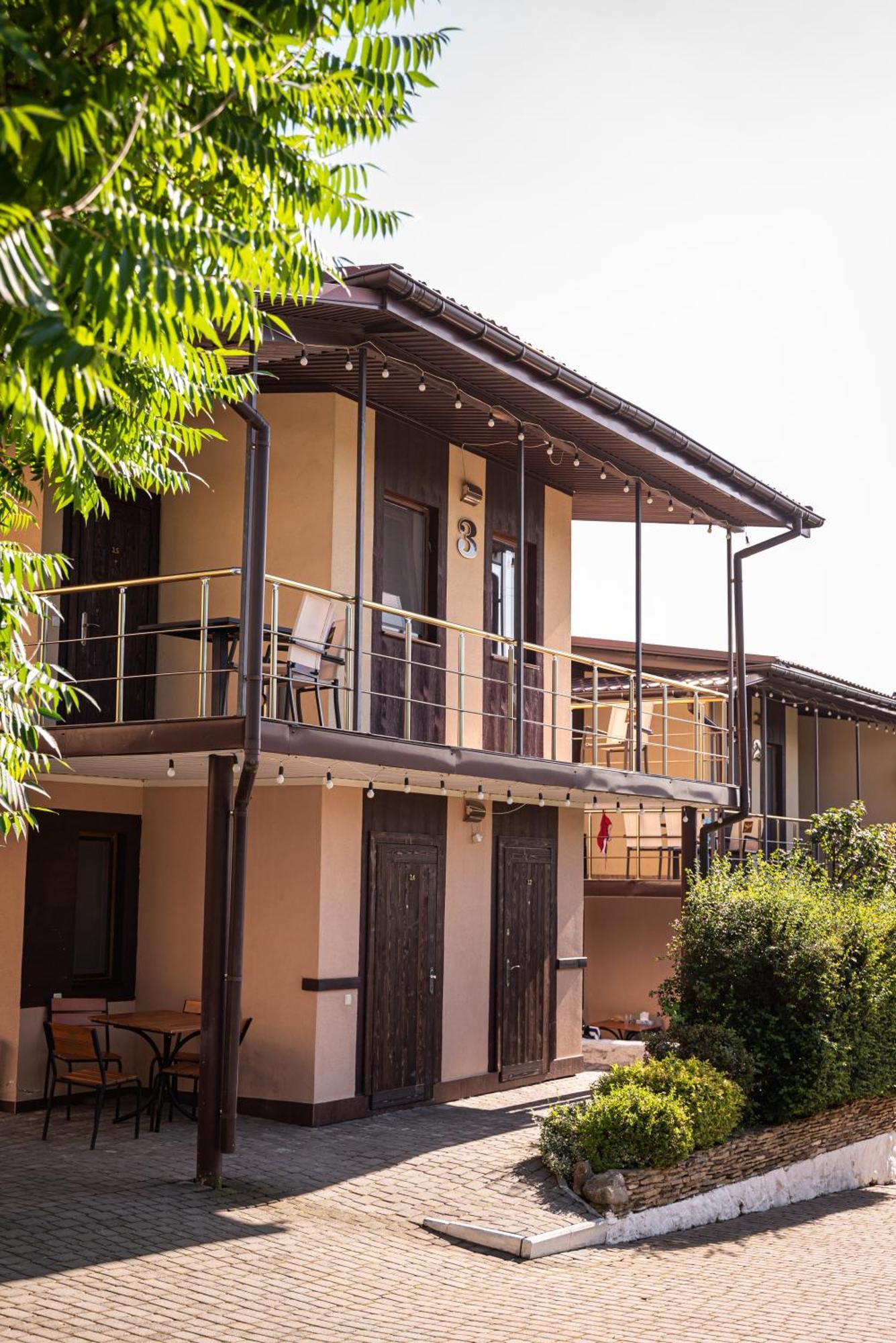 Hotel Butterfly Sadove Екстериор снимка