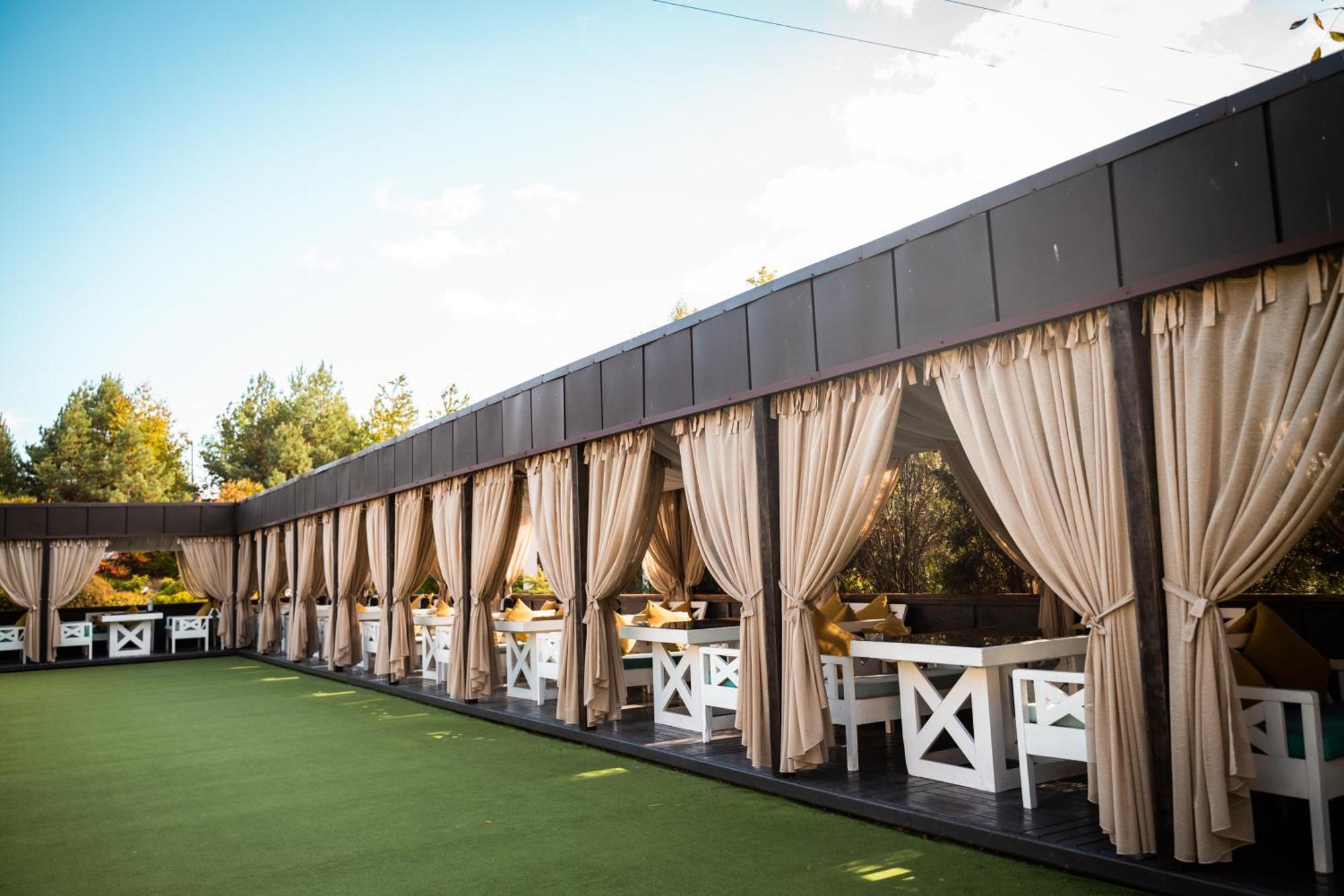 Hotel Butterfly Sadove Екстериор снимка