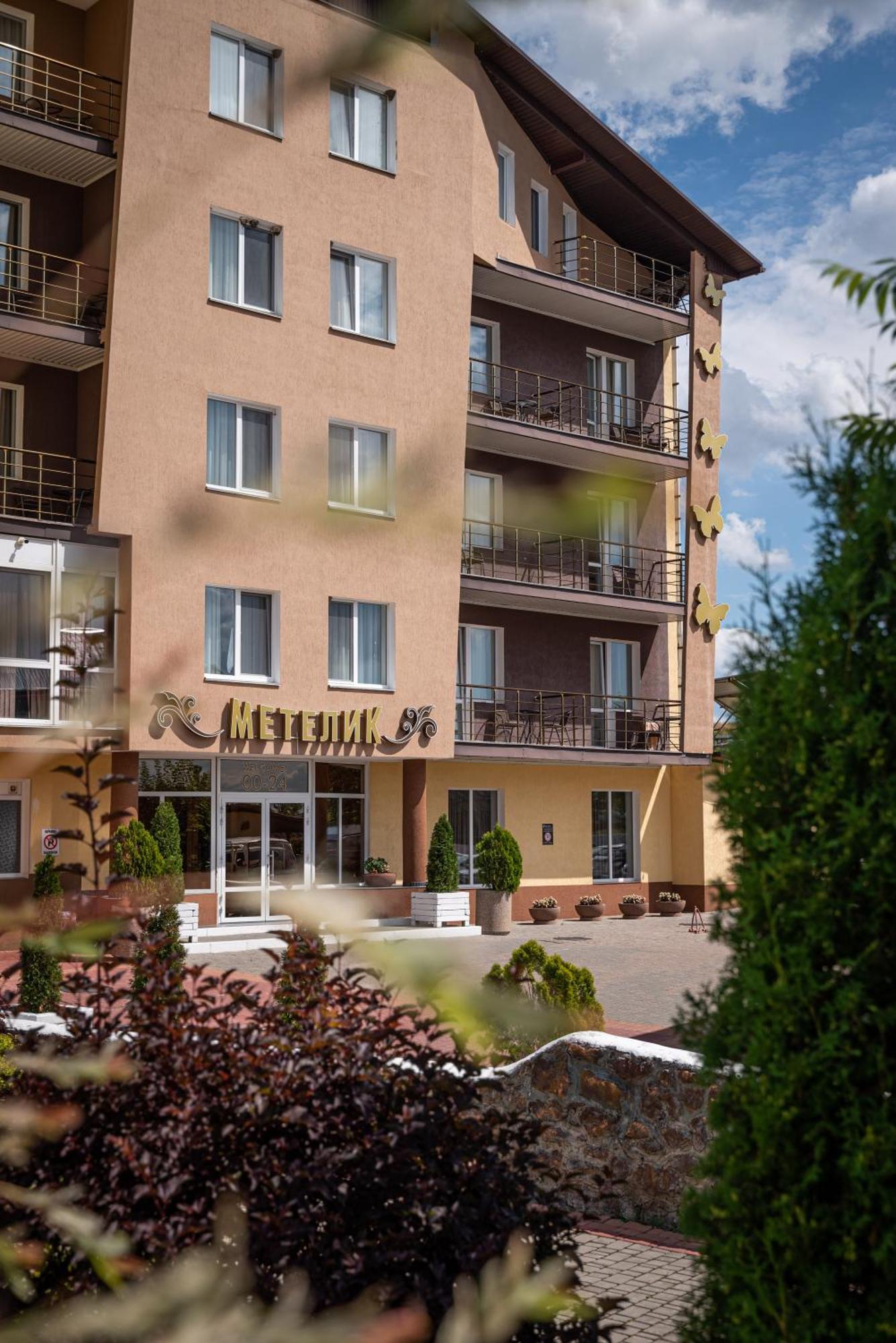 Hotel Butterfly Sadove Екстериор снимка