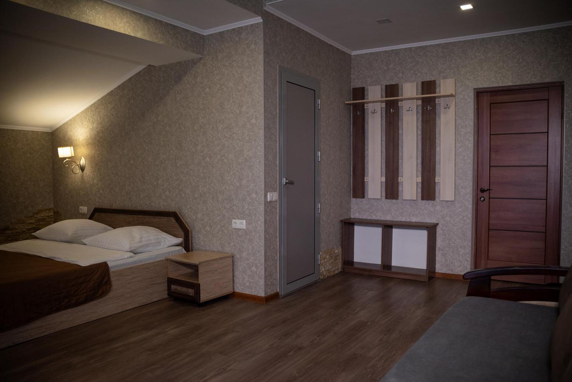 Hotel Butterfly Sadove Екстериор снимка
