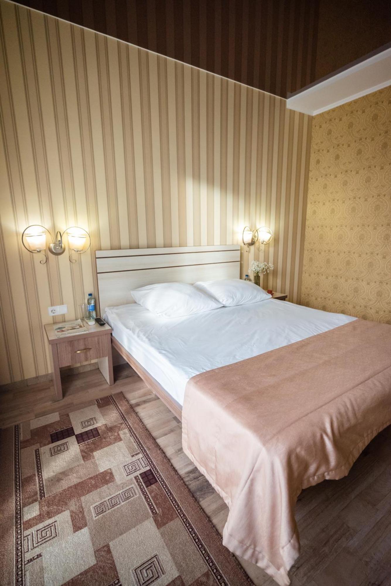 Hotel Butterfly Sadove Екстериор снимка