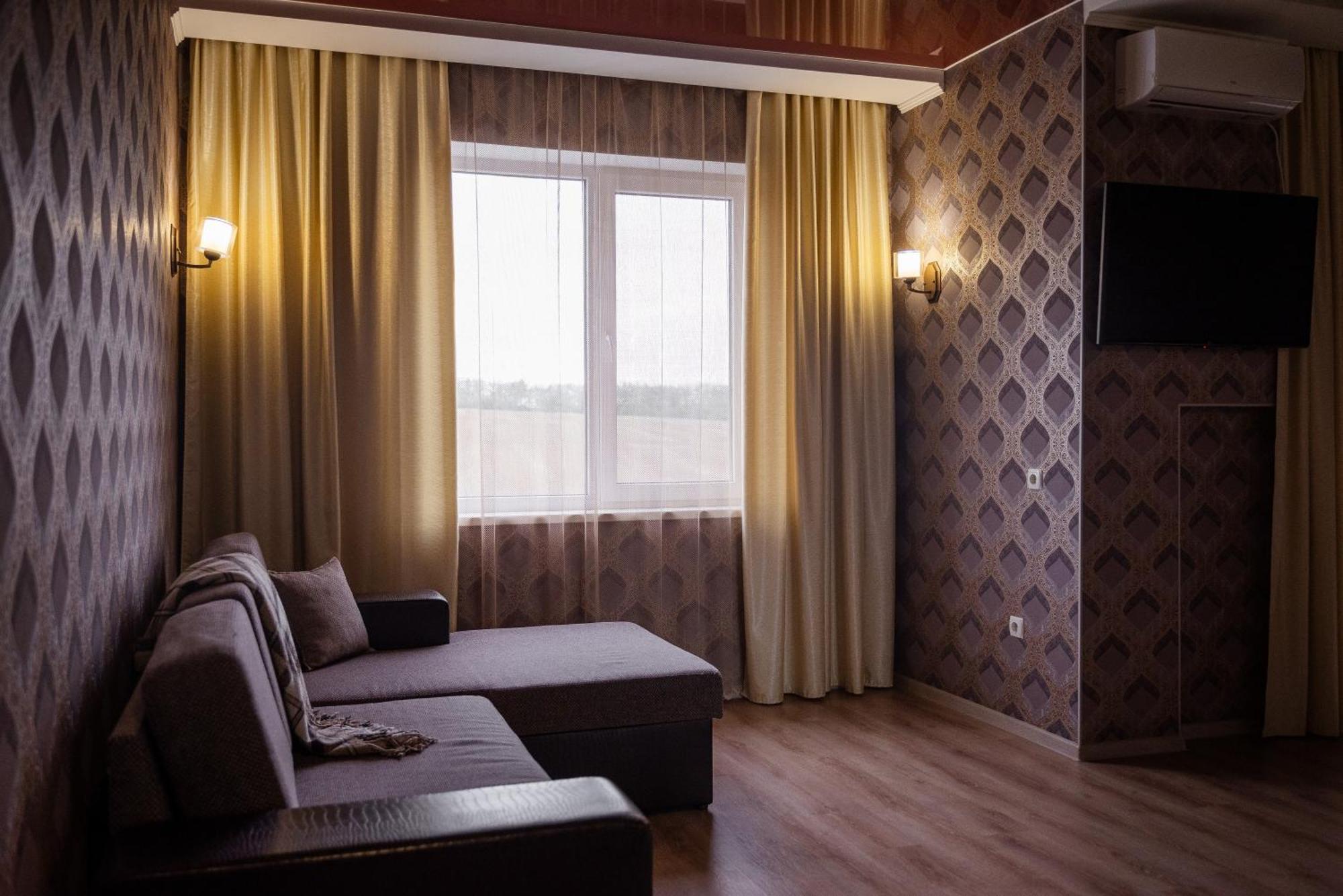 Hotel Butterfly Sadove Екстериор снимка