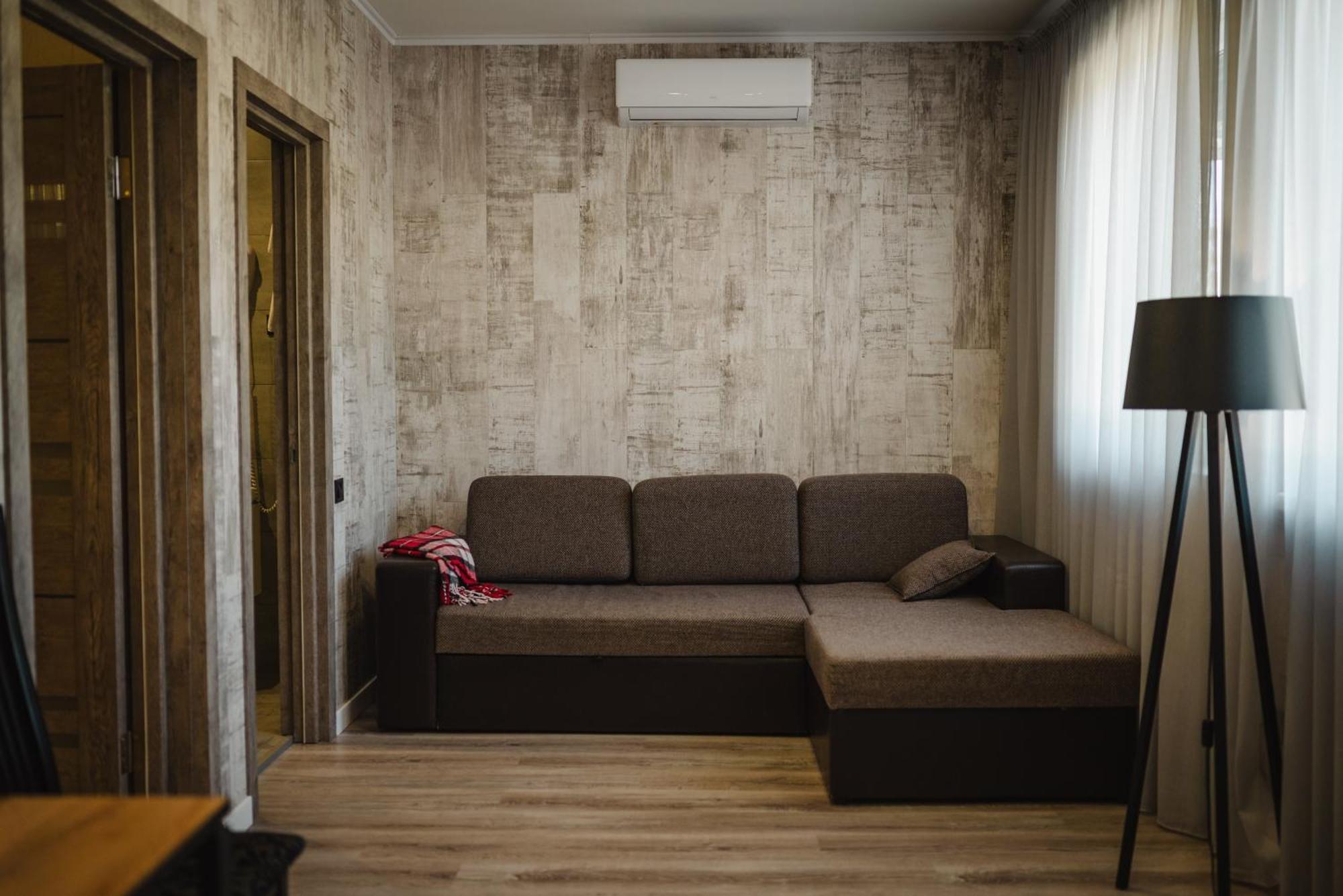 Hotel Butterfly Sadove Екстериор снимка