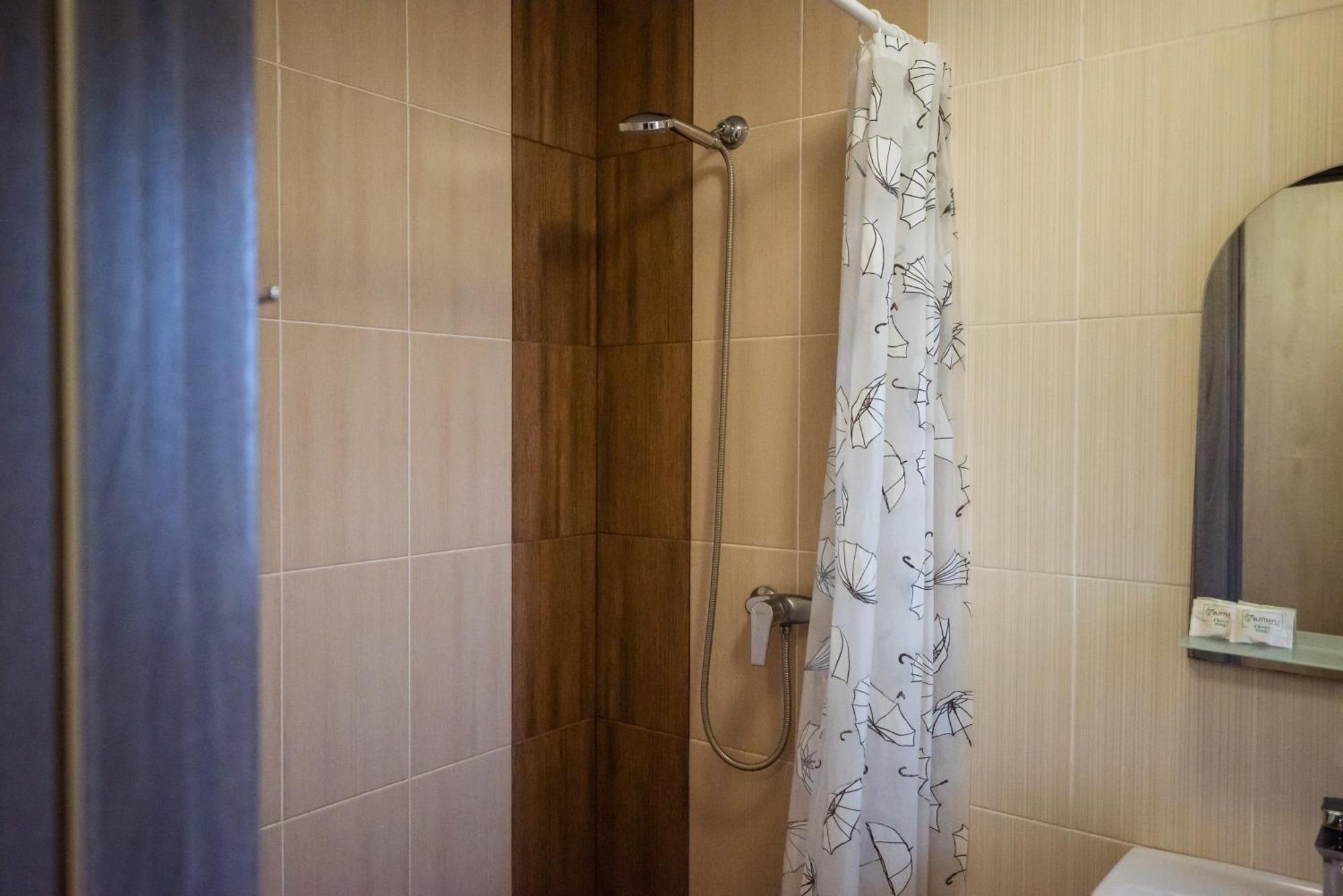 Hotel Butterfly Sadove Екстериор снимка