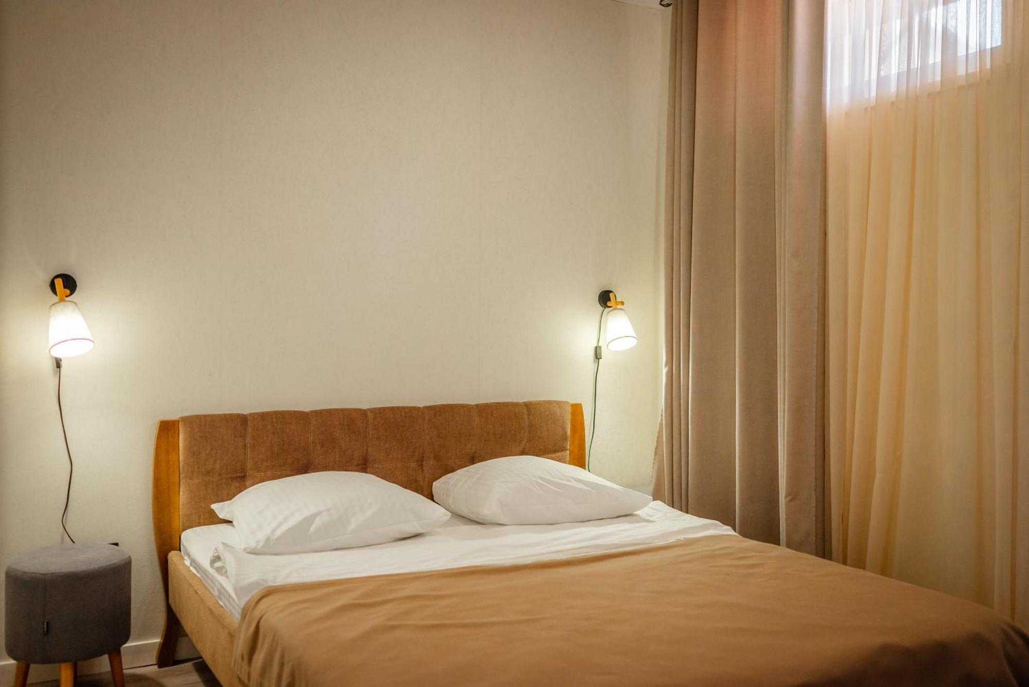Hotel Butterfly Sadove Екстериор снимка