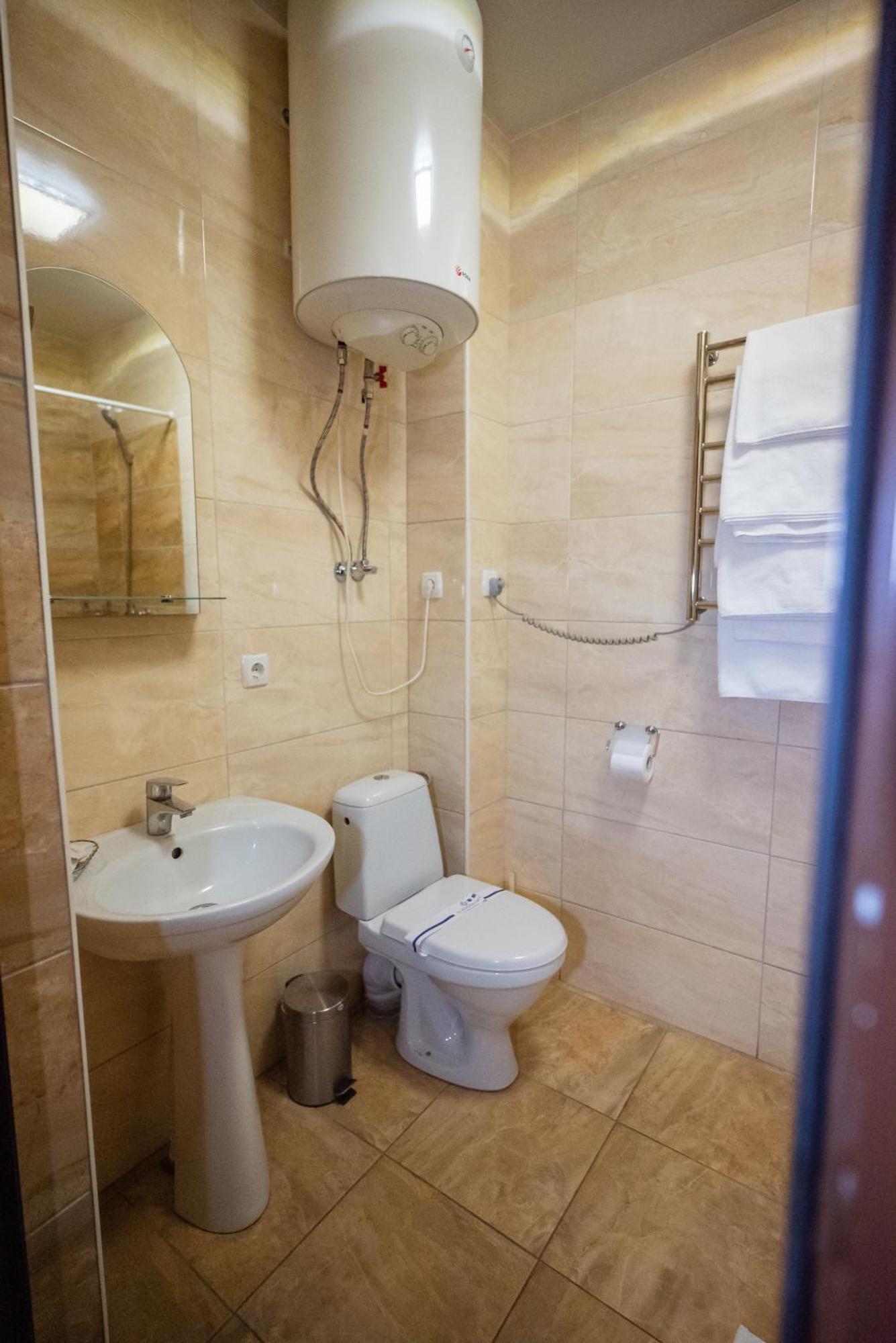 Hotel Butterfly Sadove Екстериор снимка