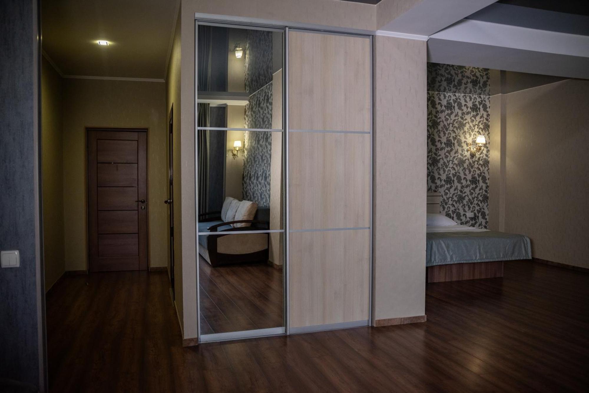 Hotel Butterfly Sadove Екстериор снимка