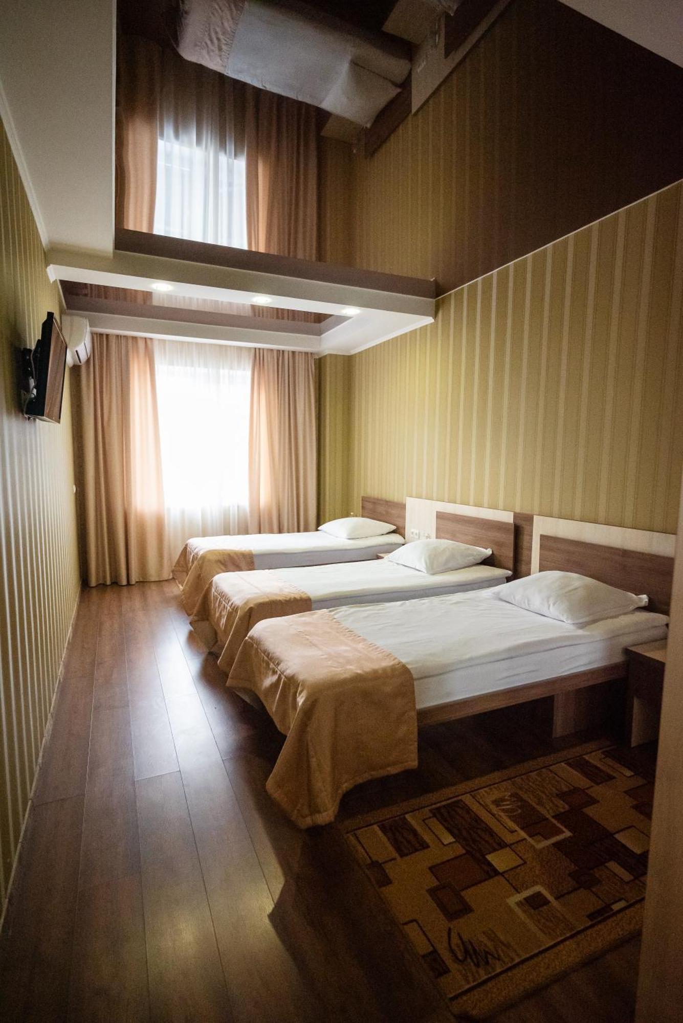 Hotel Butterfly Sadove Екстериор снимка