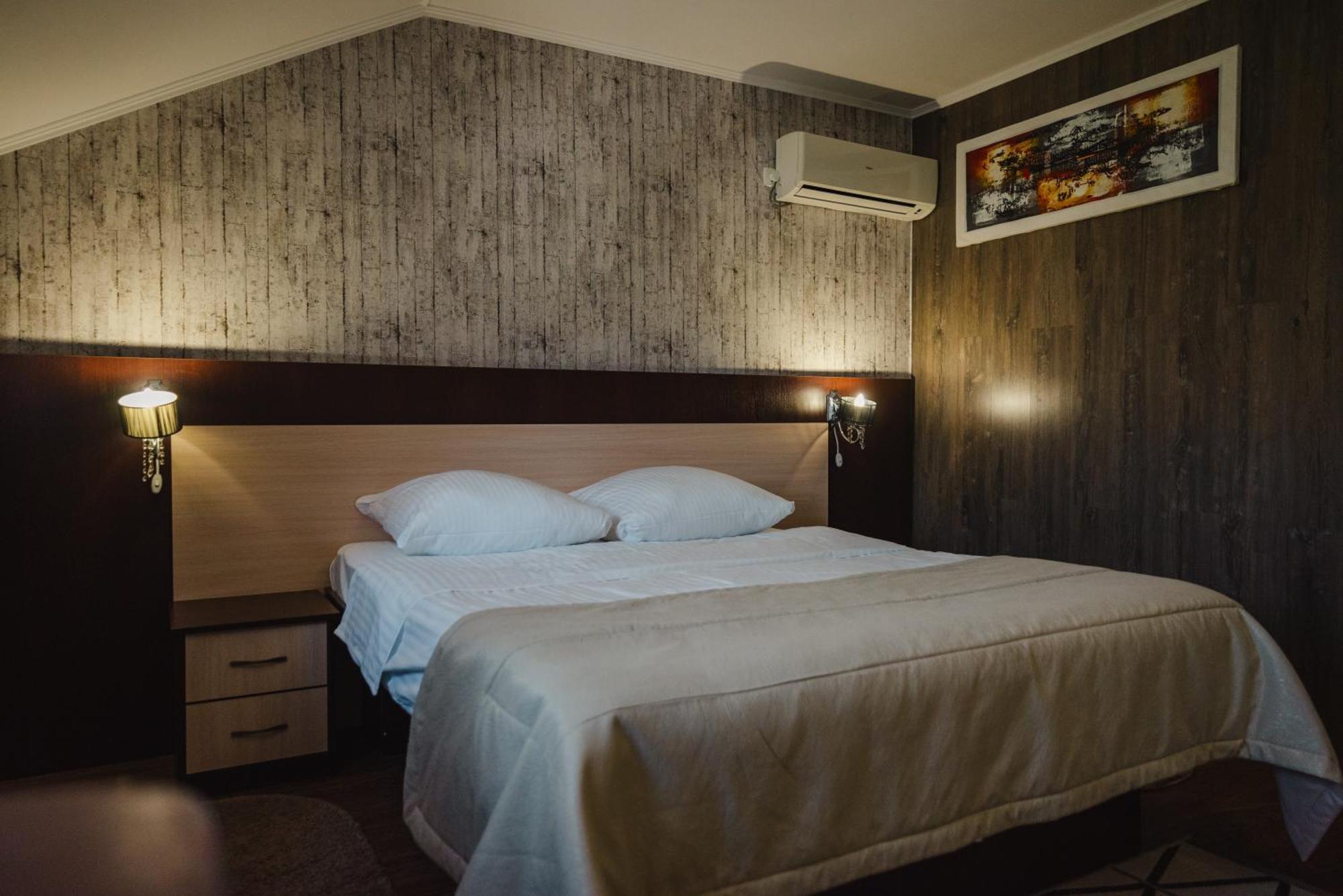 Hotel Butterfly Sadove Екстериор снимка